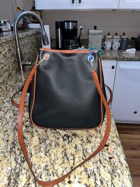 EUC Authentic Vintage Bottega Veneta Bucket Handbag from the Marco Polo Col.